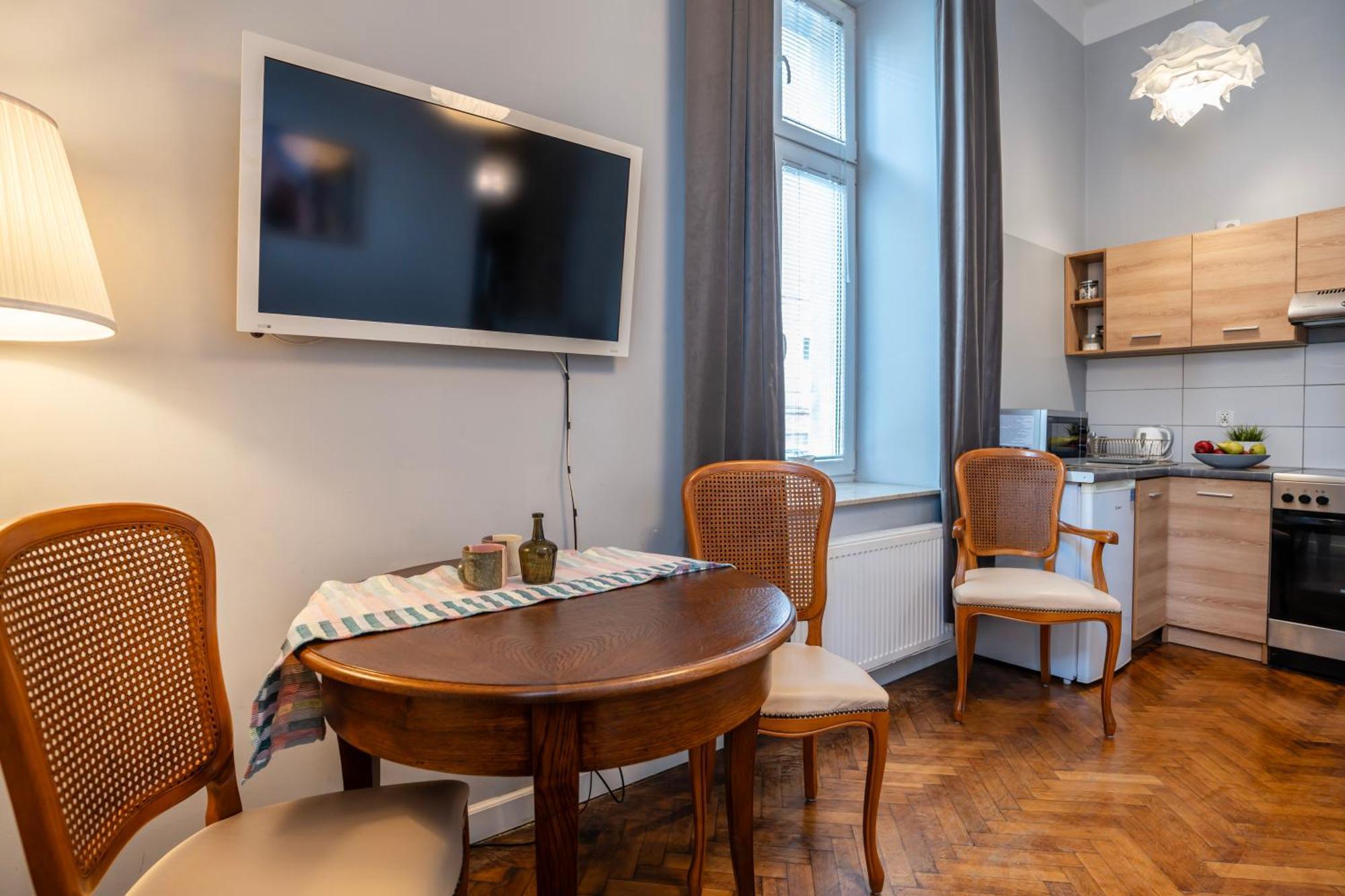 One-Bedroom Apartment Wróblewskiego 4 or 2 Street